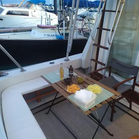 Boat Experience ספינת מלון *