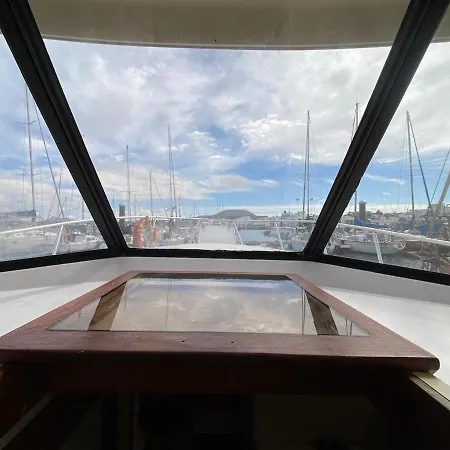 Boat Experience ספינת מלון