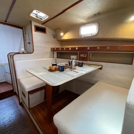 ספינת מלון Boat Experience קורלחו
